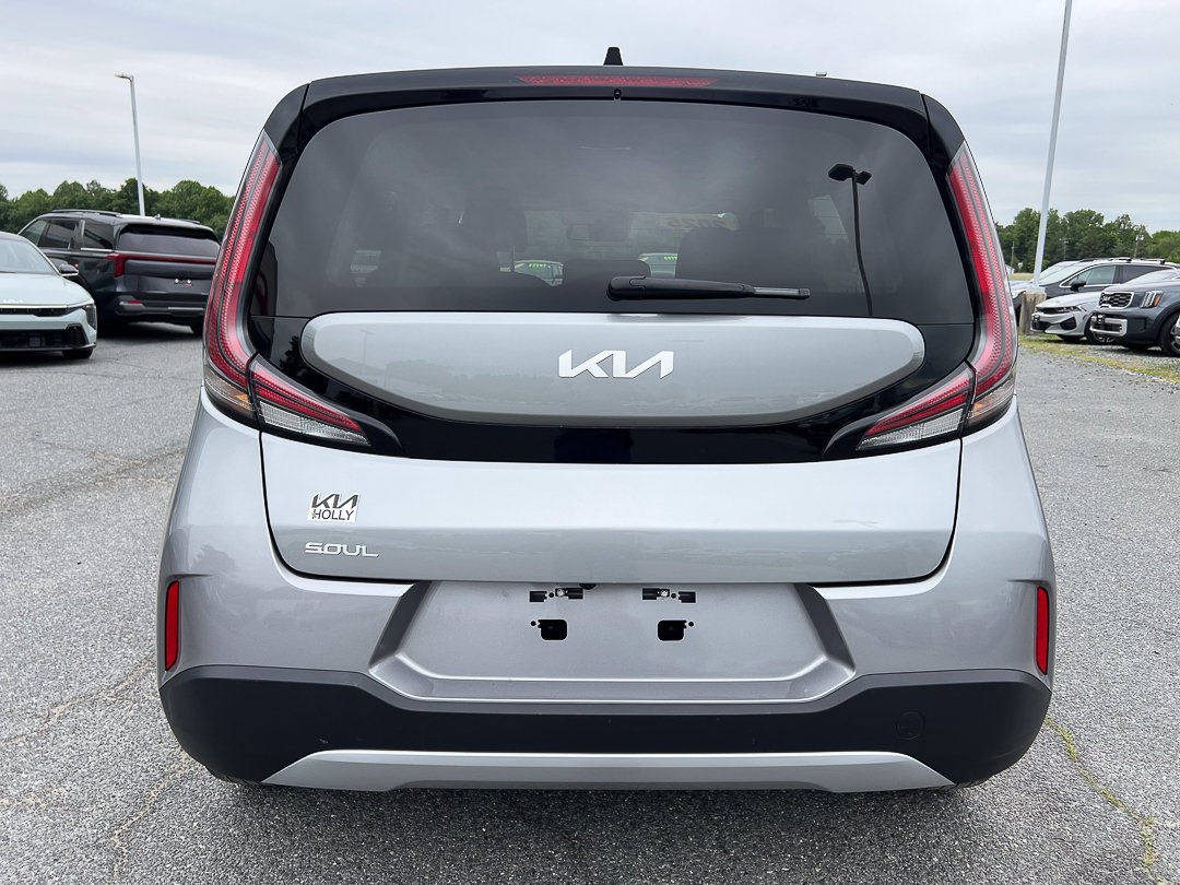 Used 2025 Kia Soul LX w/ LX Technology Package FWD image 4