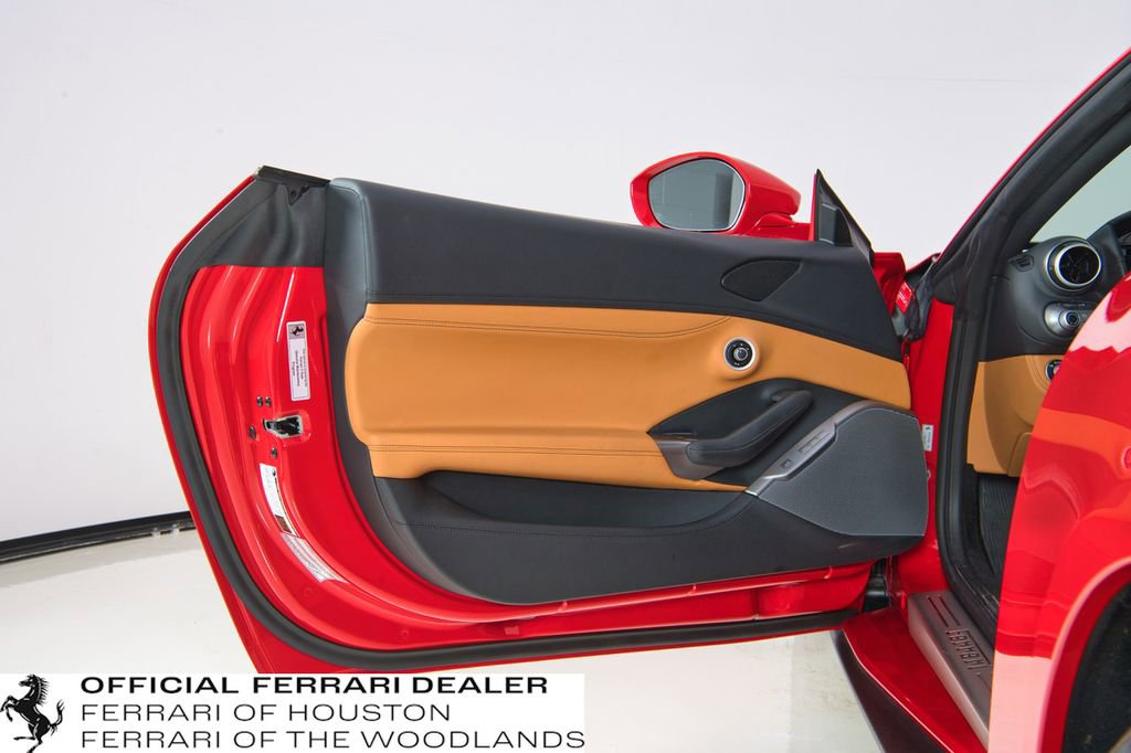 Used 2019 Ferrari Portofino image 25