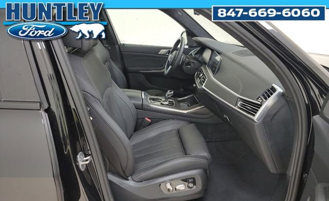 Used 2022 BMW X7 M50i w/ Executive Package image 7