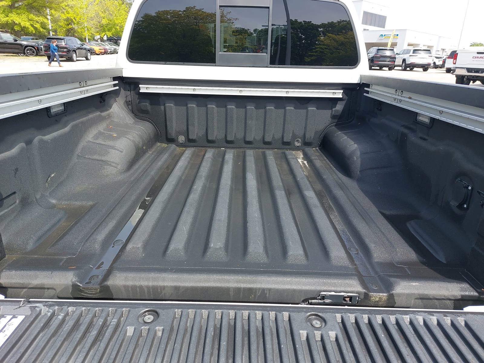 Used 2022 Nissan Frontier SV AWD/4WD image 14