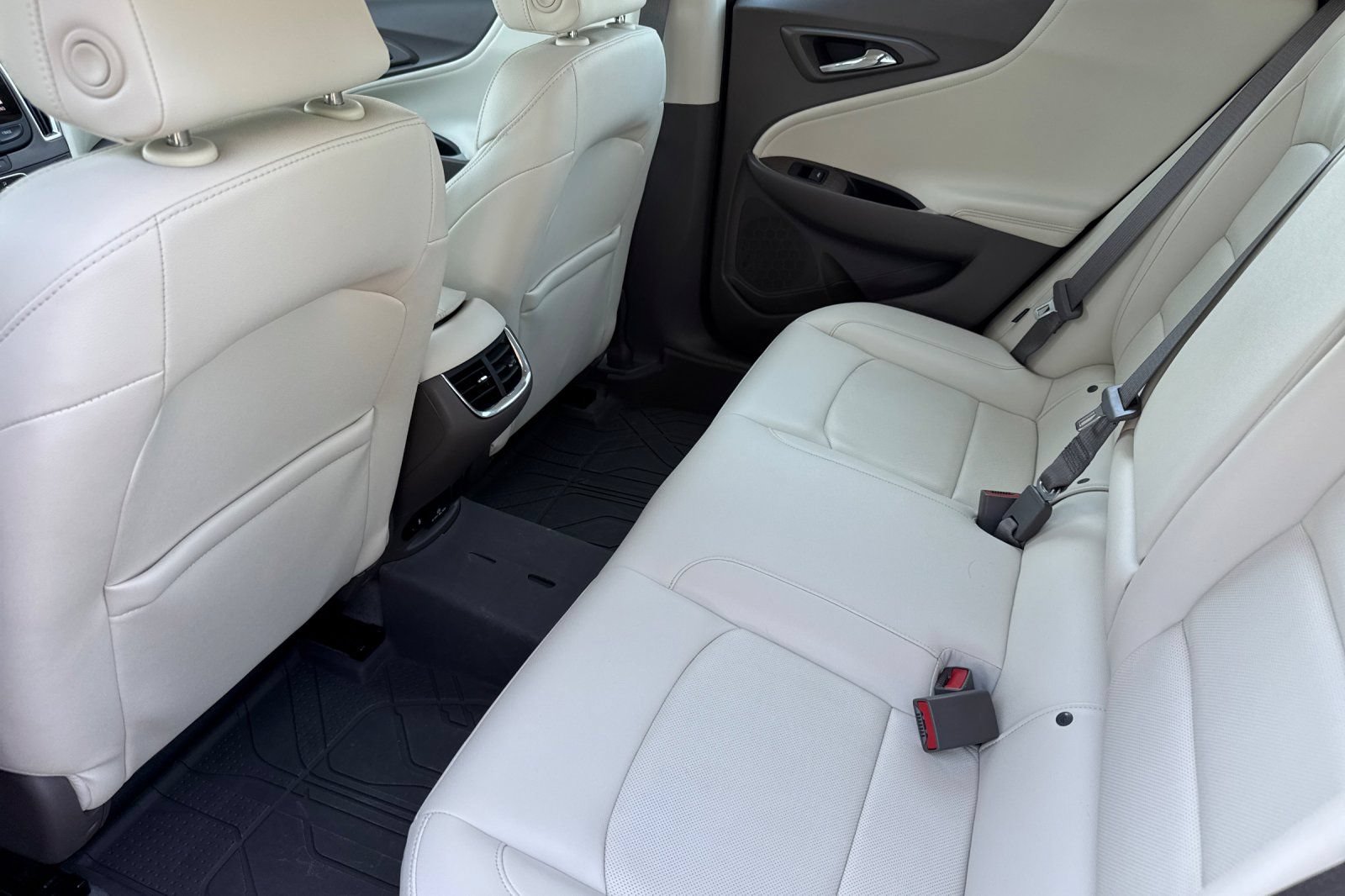 Used 2023 Chevrolet Malibu LT w/ LPO, Floor Liner Package FWD image 12