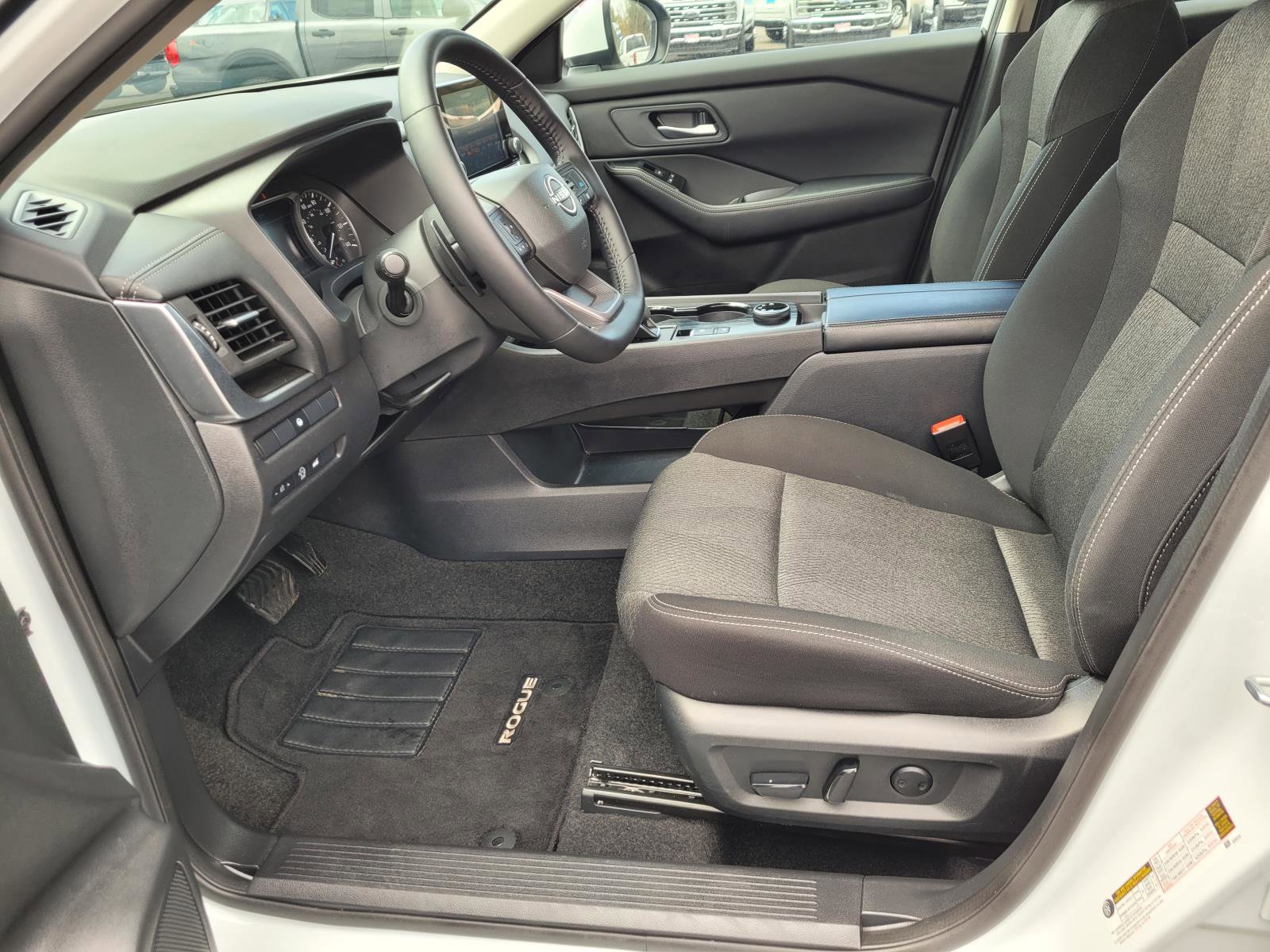 Used 2025 Nissan Rogue SV AWD/4WD image 10