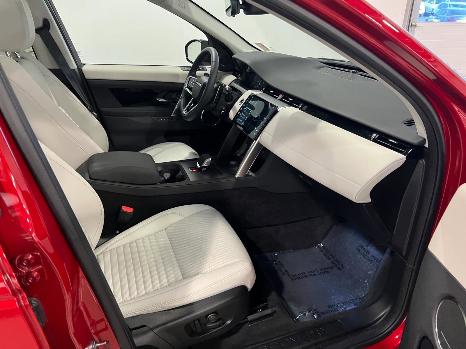 Used 2025 Land Rover Discovery Sport S image 36