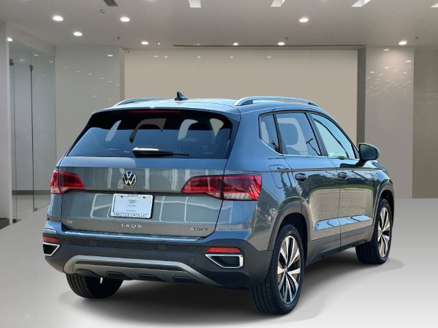 Used 2022 Volkswagen Taos SE w/ Panoramic Sunroof Package FWD image 5