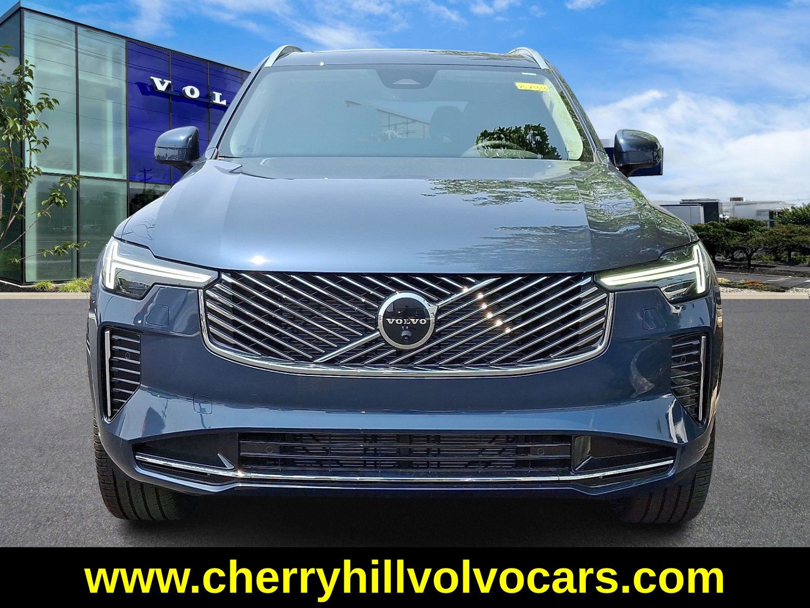 New 2025 Volvo XC90 B6 Plus w/ Protection Package Premier image 2