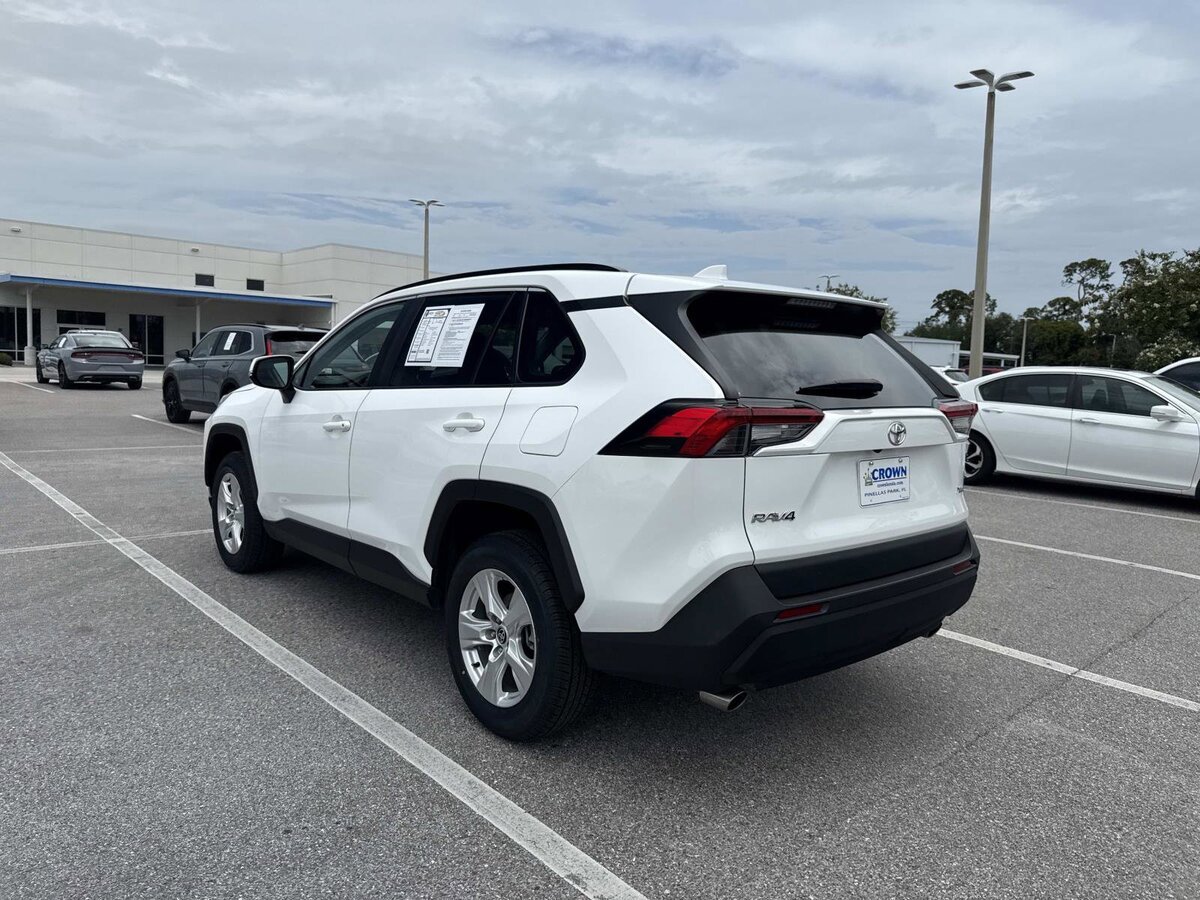 Used 2021 Toyota RAV4 XLE FWD image 3