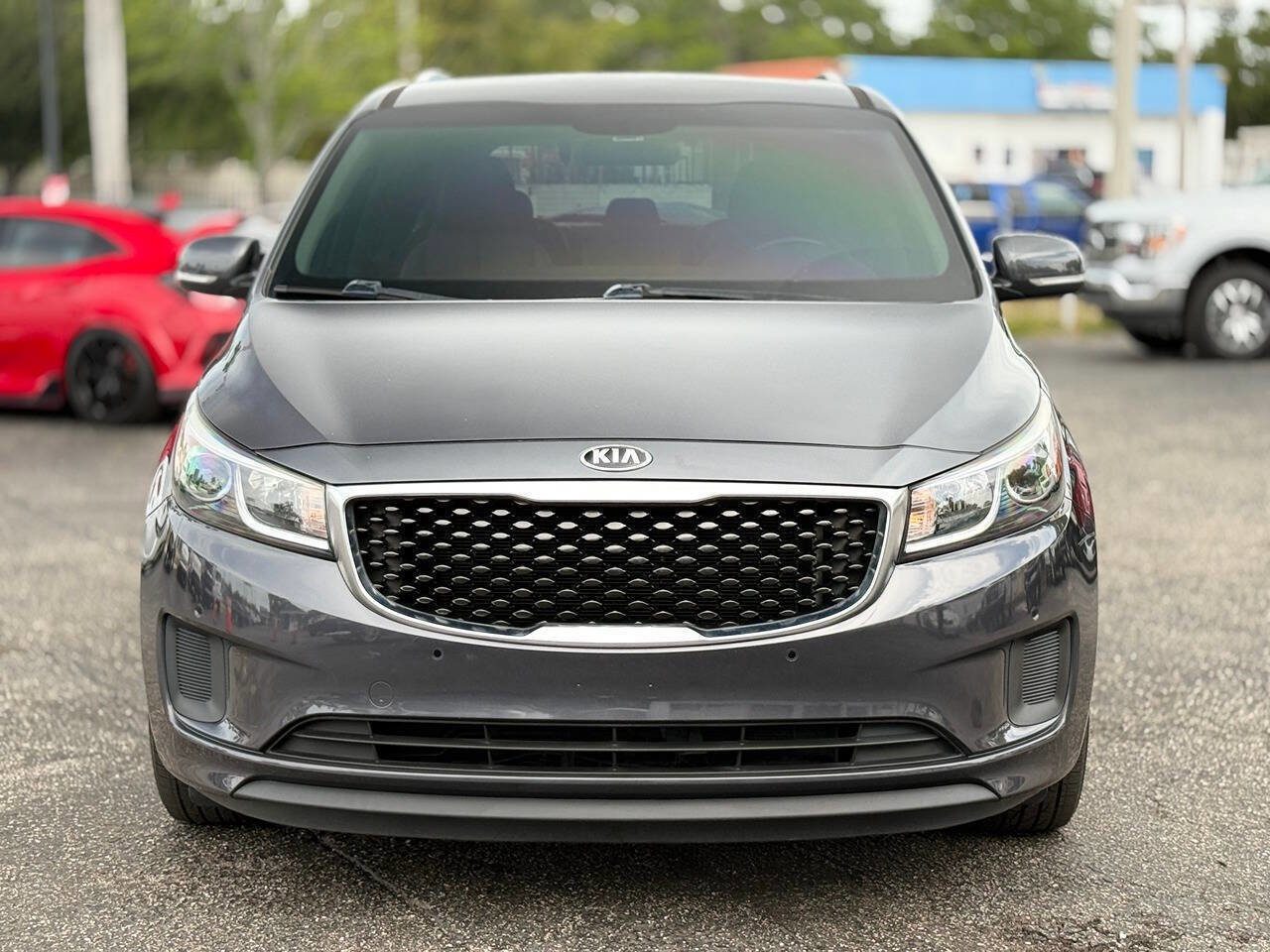 Used 2017 Kia Sedona LX w/ LX Essentials Premium Package FWD image 3