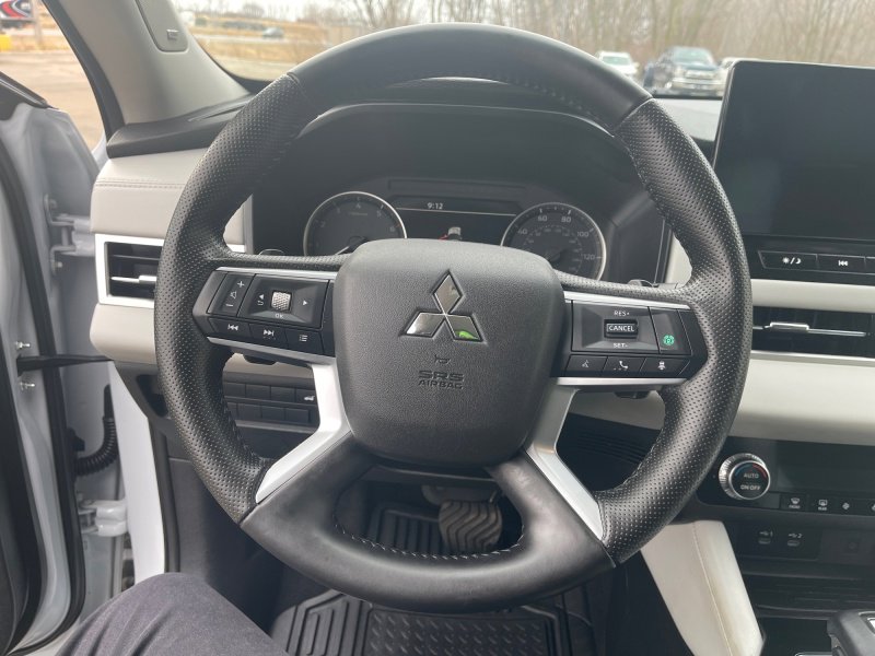 Used 2025 Mitsubishi Outlander SE AWD/4WD image 19