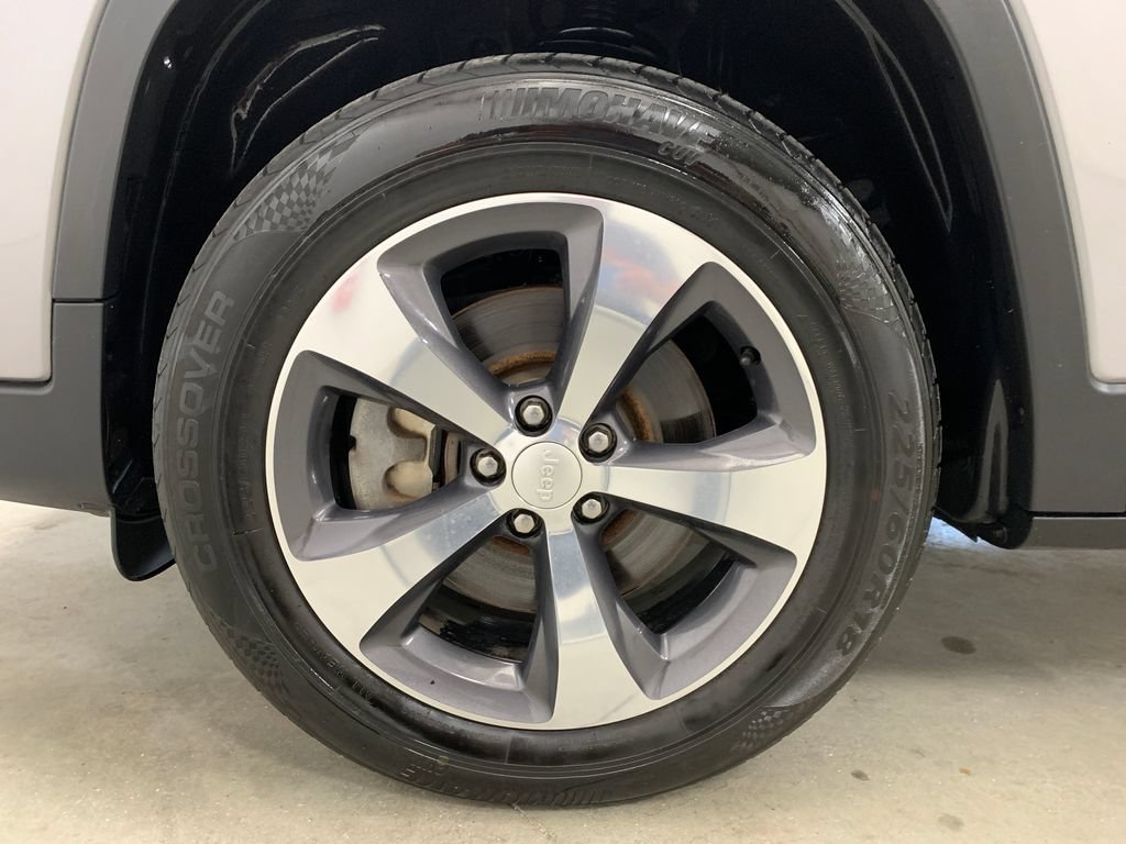Used 2019 Jeep Cherokee Limited AWD/4WD image 22