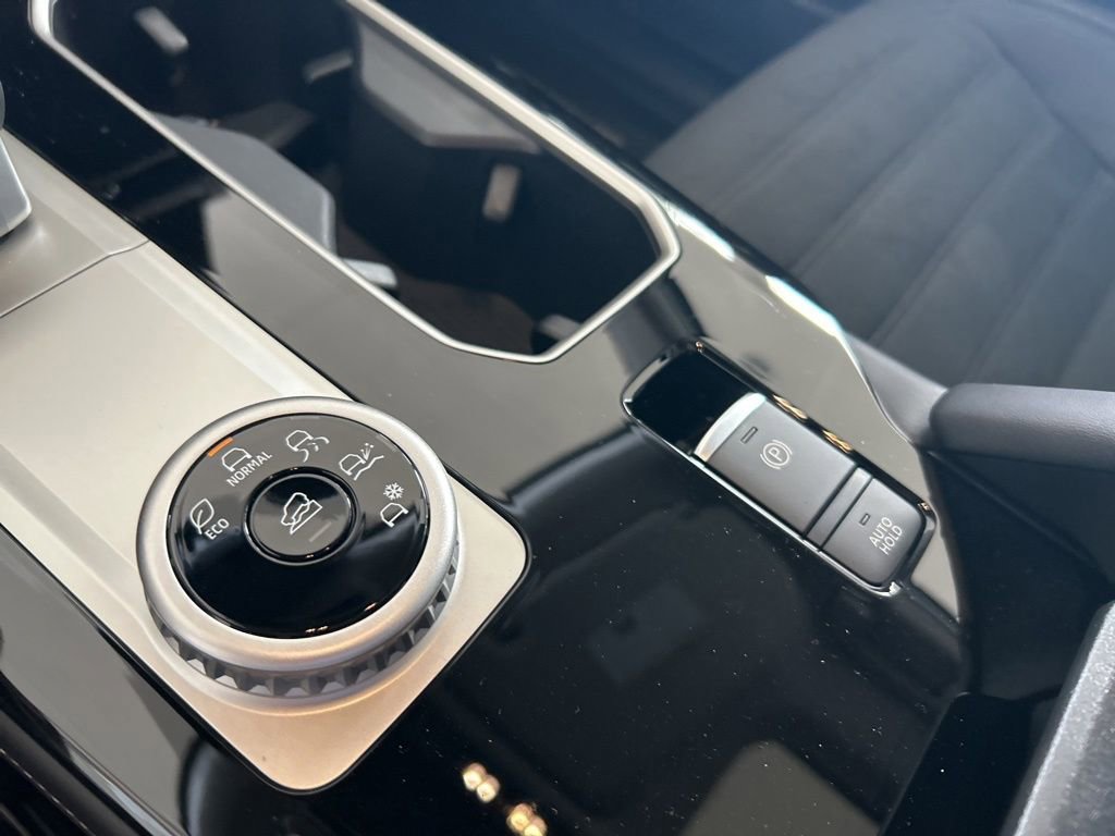 New 2026 Mitsubishi Outlander SE image 9