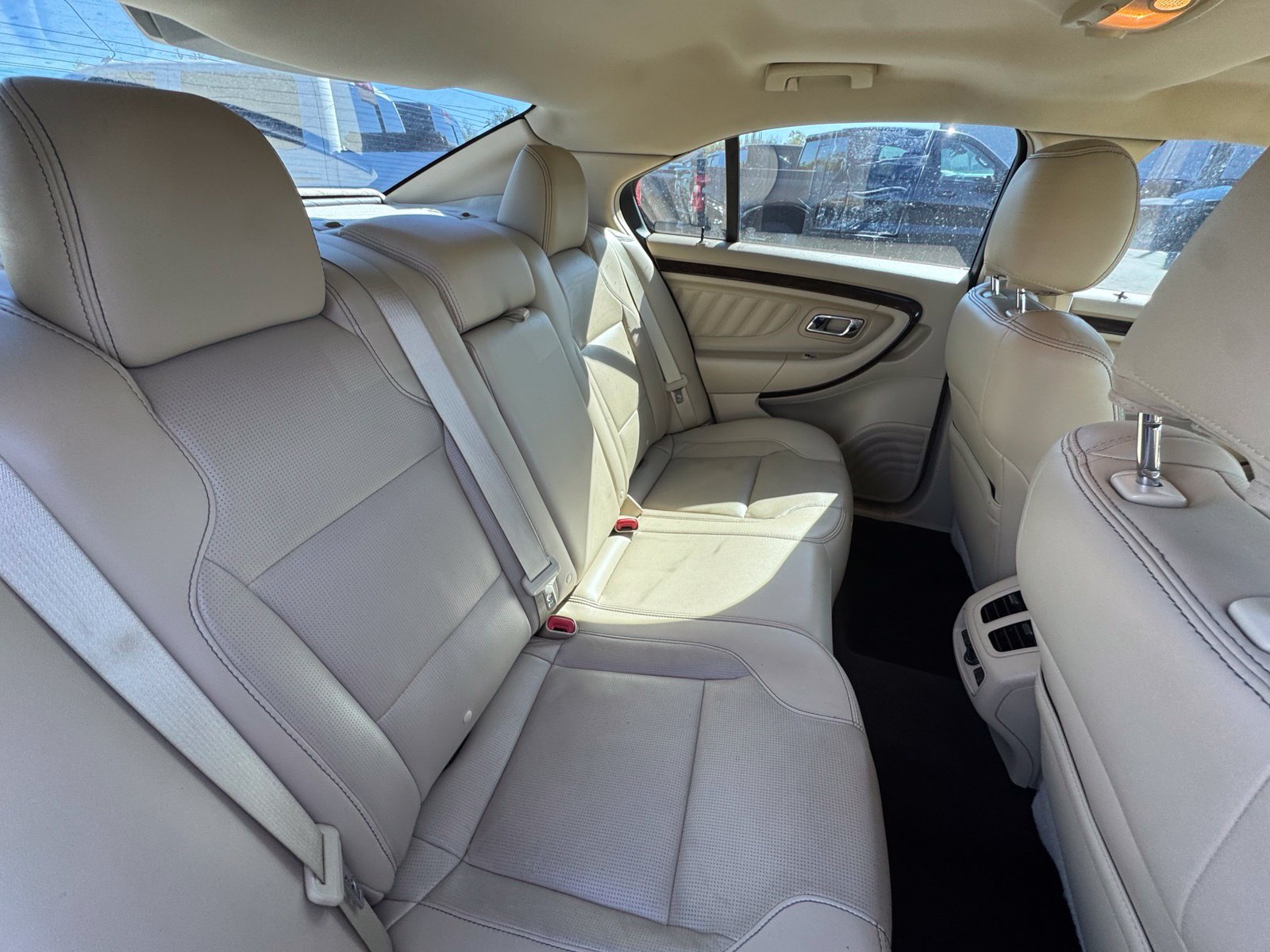 Used 2017 Ford Taurus Limited FWD image 29