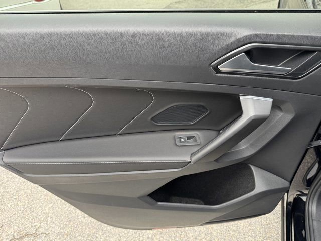 Certified 2023 Volkswagen Tiguan SEL R-Line image 37