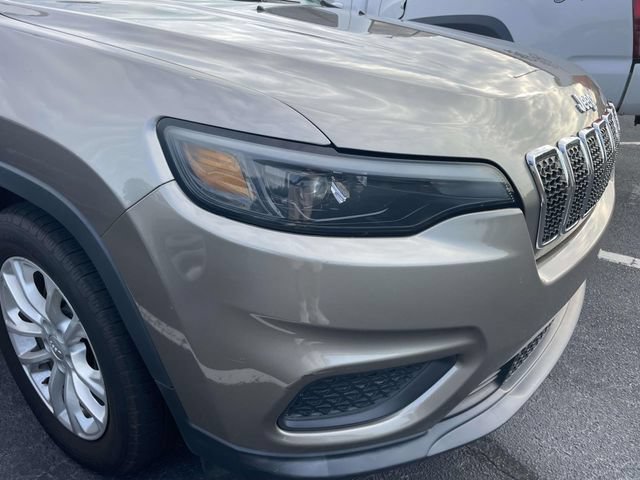 Used 2021 Jeep Cherokee Latitude FWD image 3
