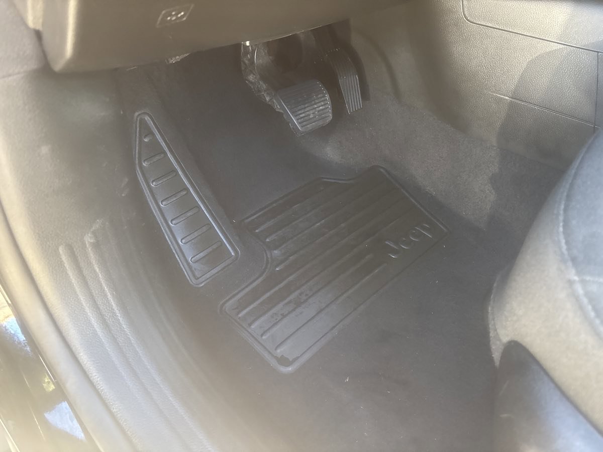 Used 2017 Jeep Renegade Latitude image 11