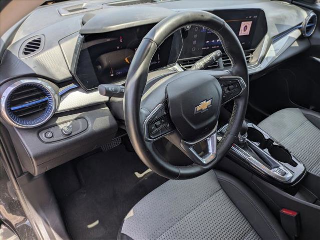 Used 2025 Chevrolet Trax LT w/ LT Convenience Package FWD image 10