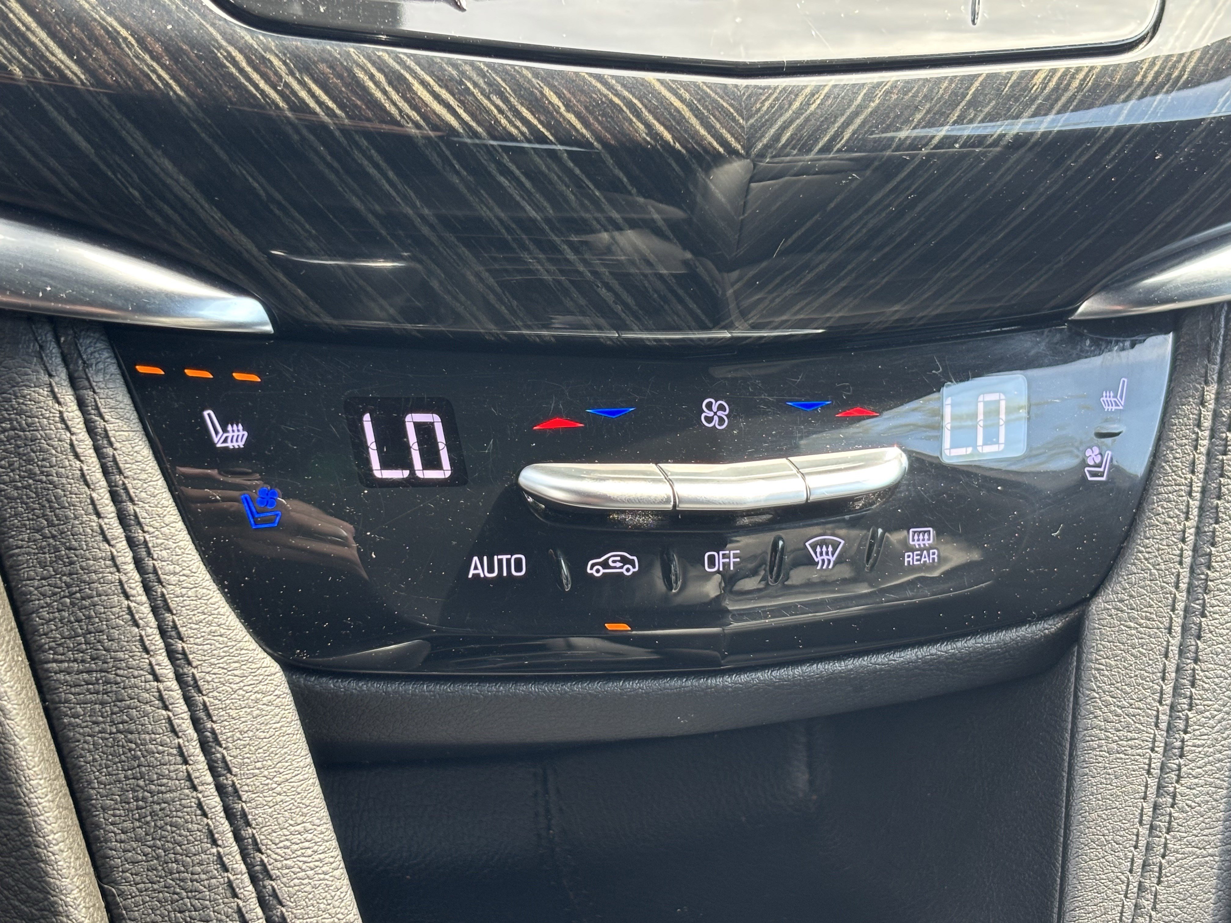 Used 2022 Cadillac XT6 Premium Luxury image 30