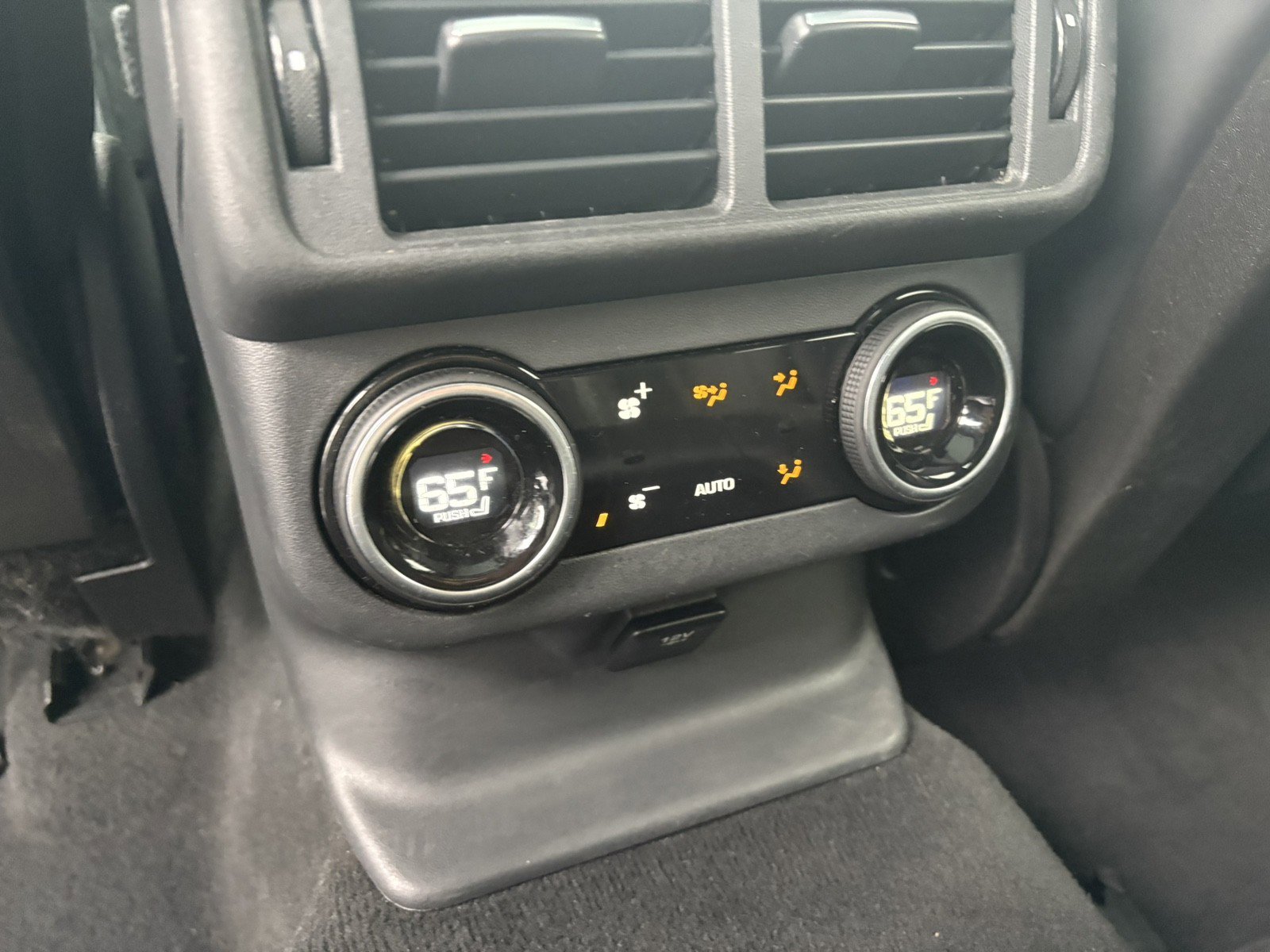 Used 2018 Land Rover Range Rover Velar R-Dynamic HSE image 20