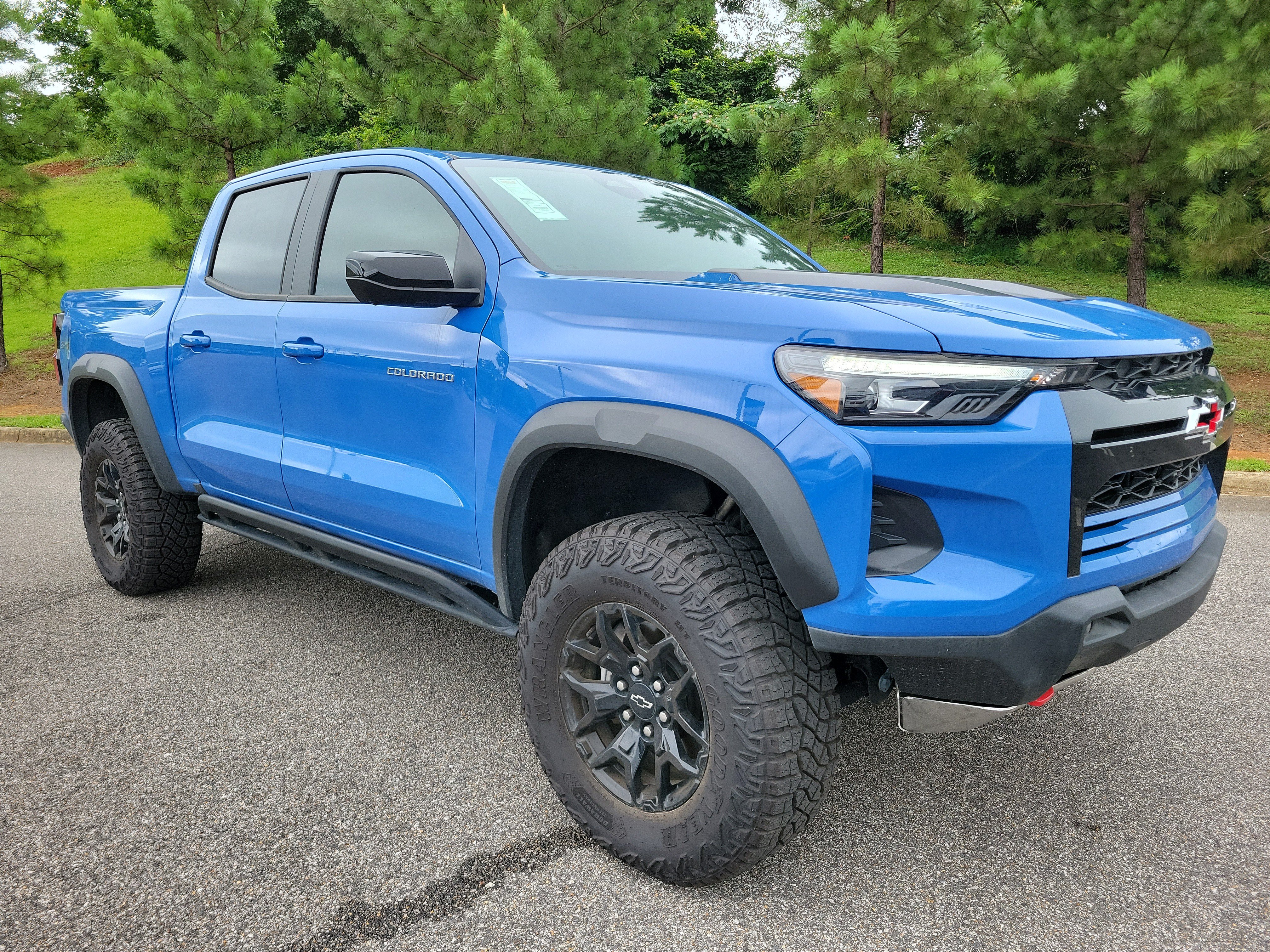 Used 2025 Chevrolet Colorado ZR2 w/ Midnight Edition AWD/4WD image 7