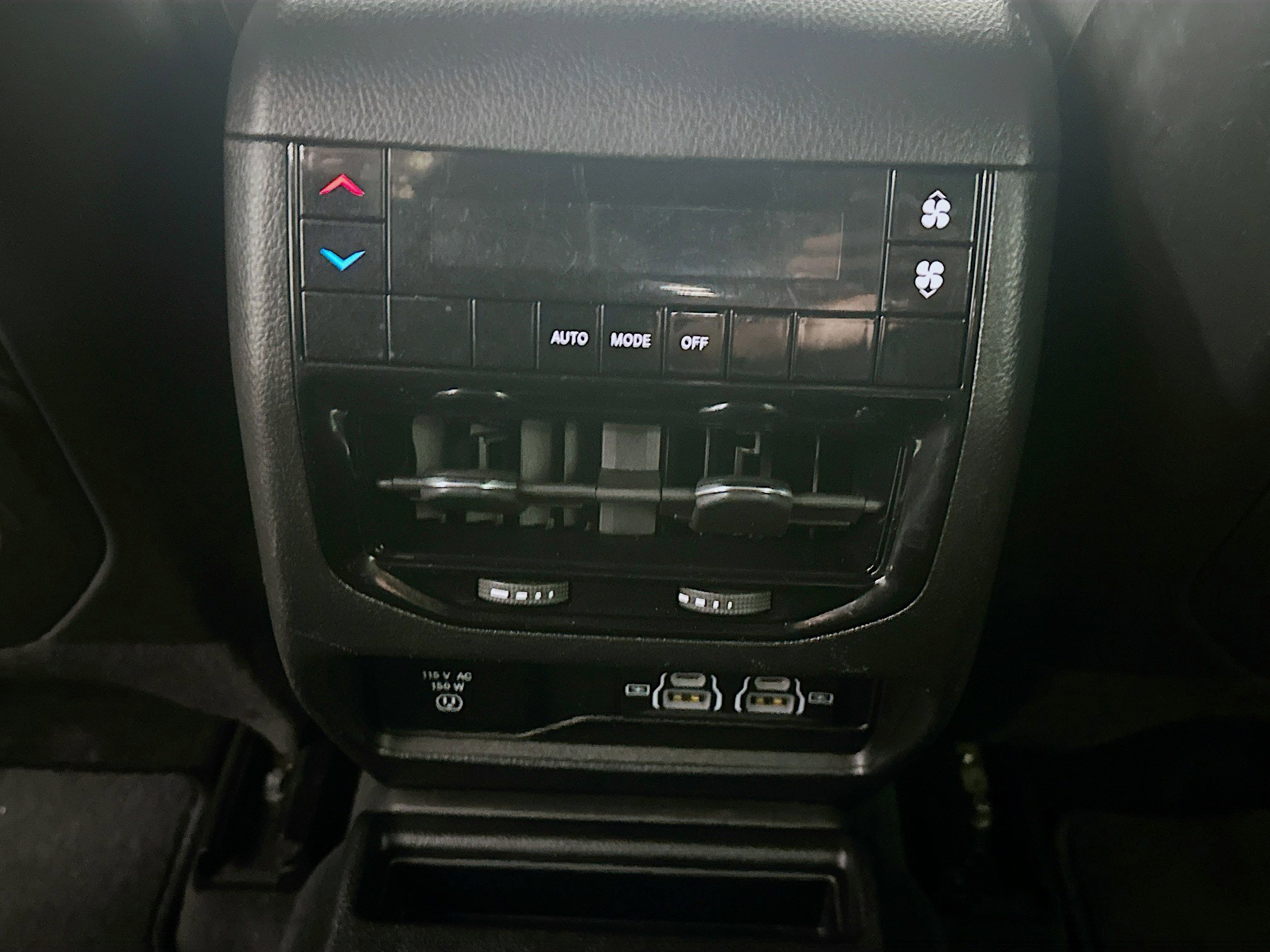 Used 2023 Jeep Grand Cherokee L Laredo image 28