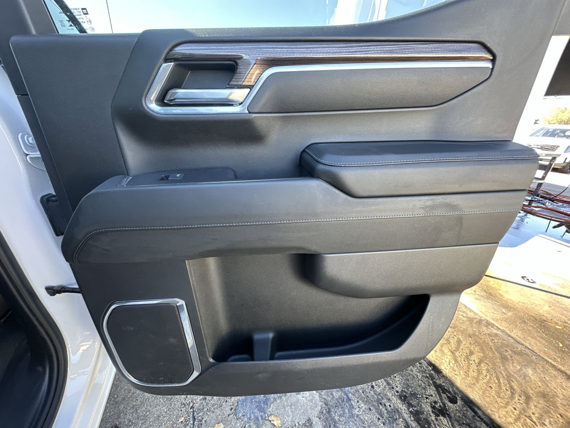 Used 2025 Chevrolet Silverado 1500 LT image 32