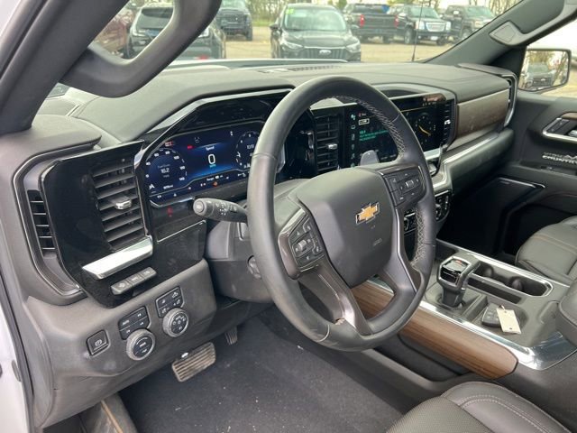 Used 2024 Chevrolet Silverado 1500 High Country w/ Technology Package AWD/4WD image 14