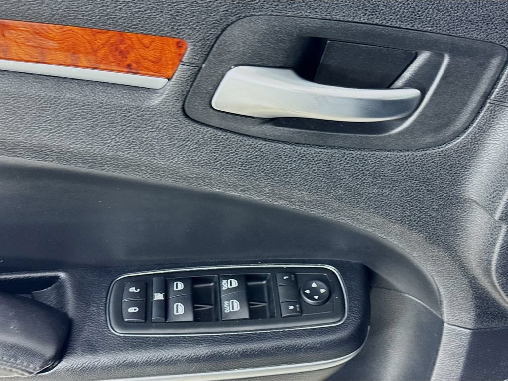 Used 2014 Chrysler 300 RWD image 20