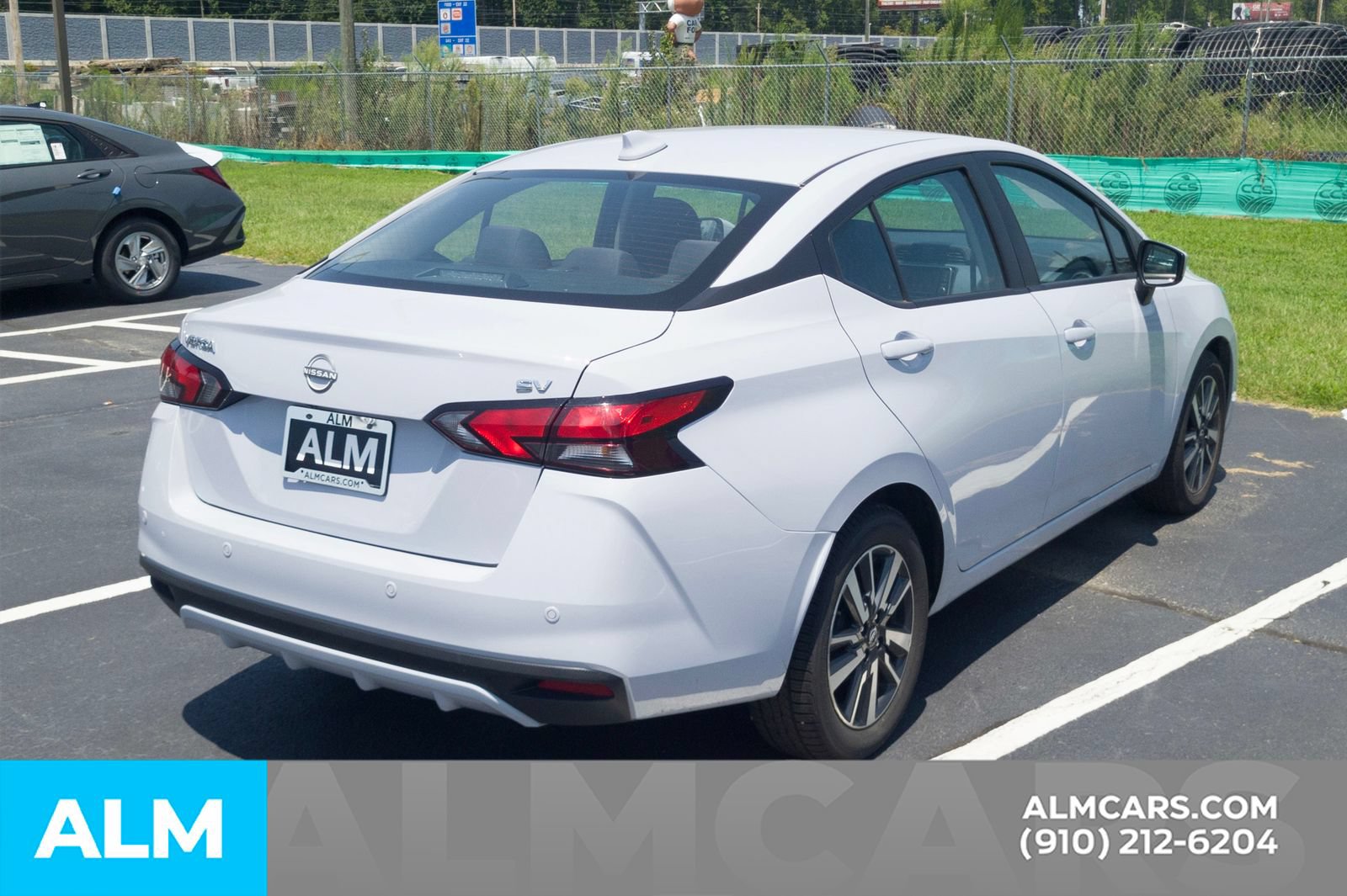 Used 2024 Nissan Versa SV FWD image 5
