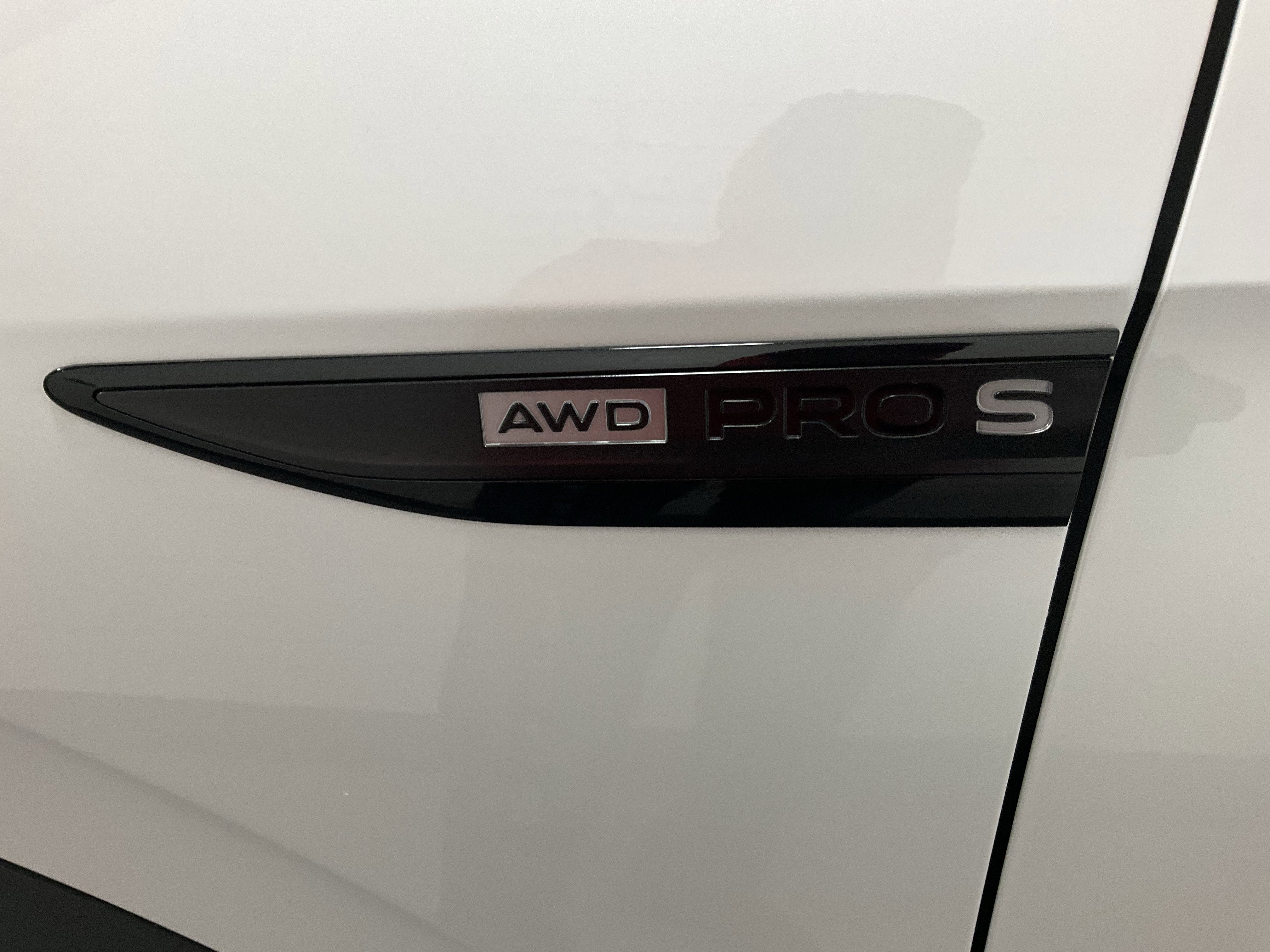 New 2025 Volkswagen ID.4 Pro S image 3