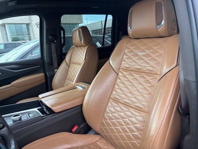 Certified 2022 Cadillac Escalade ESV Premium Luxury w/ Performance Package AWD/4WD image 3
