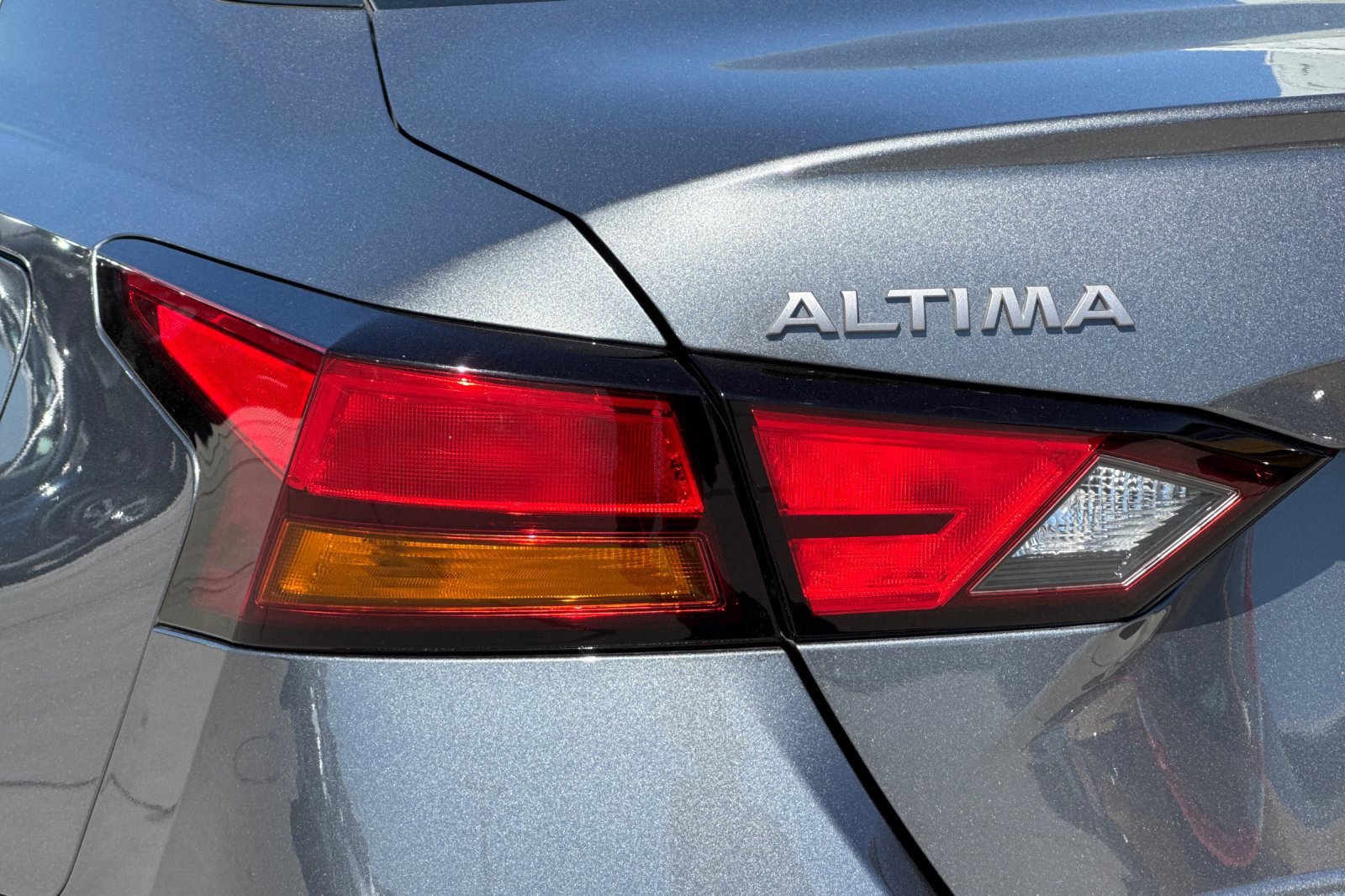 Used 2025 Nissan Altima 2.5 SV image 11