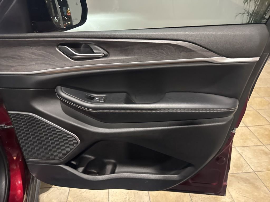 Used 2023 Jeep Grand Cherokee 4WD 4xe image 12