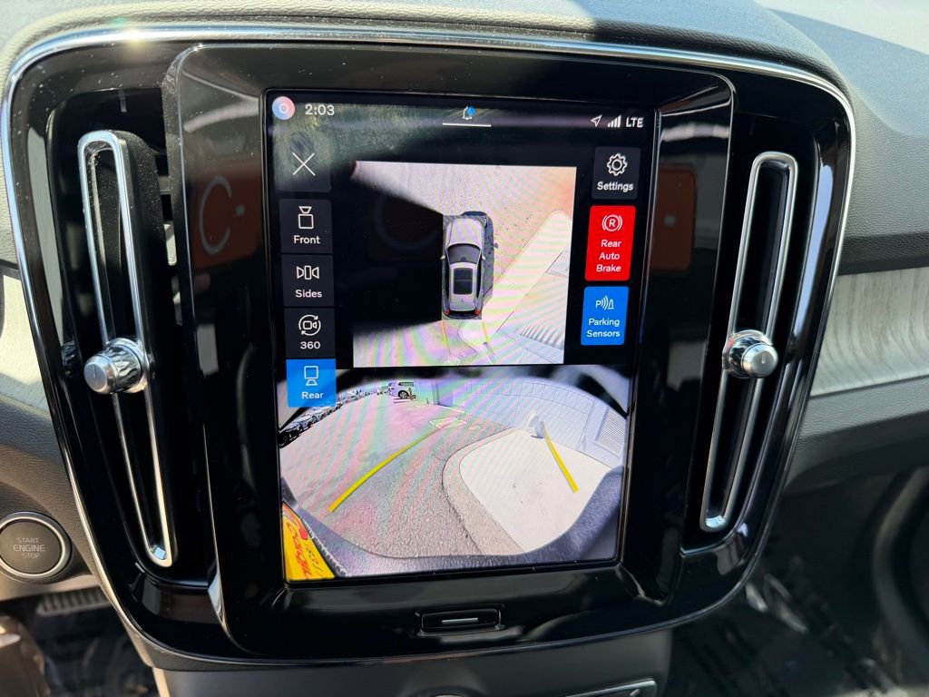 Used 2025 Volvo XC40 B5 Plus image 24