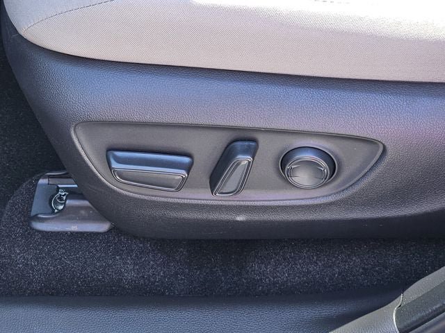 Used 2025 Toyota RAV4 XLE AWD/4WD image 18