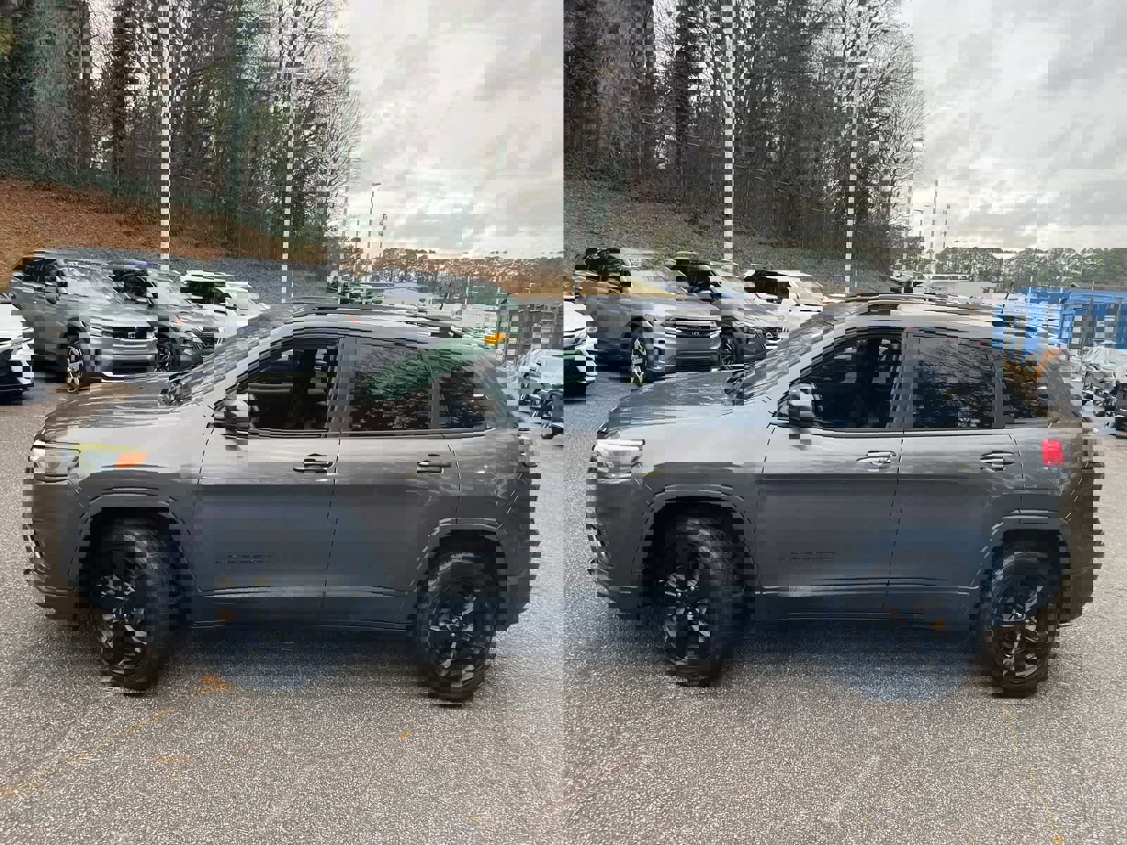 Used 2019 Jeep Cherokee Latitude Plus image 6