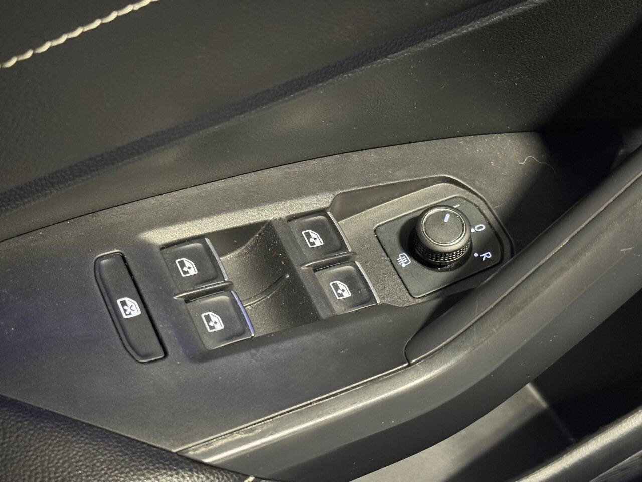 Used 2022 Volkswagen Jetta SEL FWD image 32