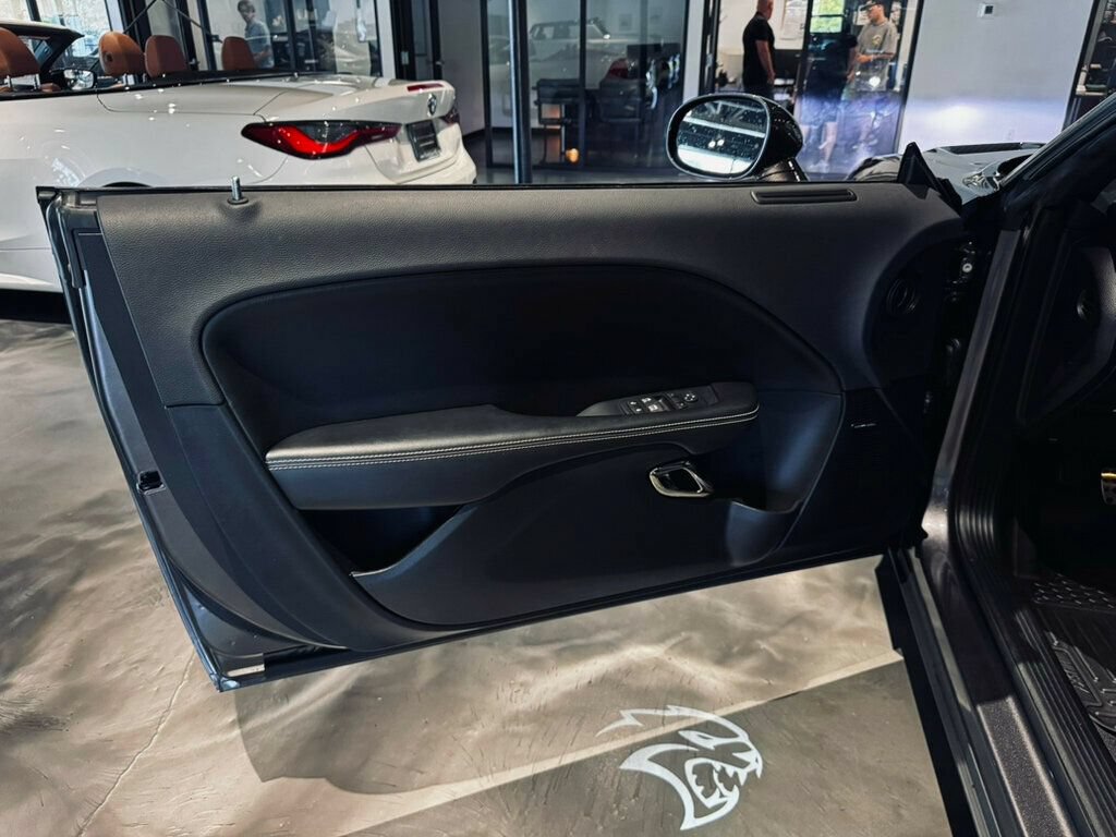 Used 2016 Dodge Challenger SRT Hellcat RWD image 9