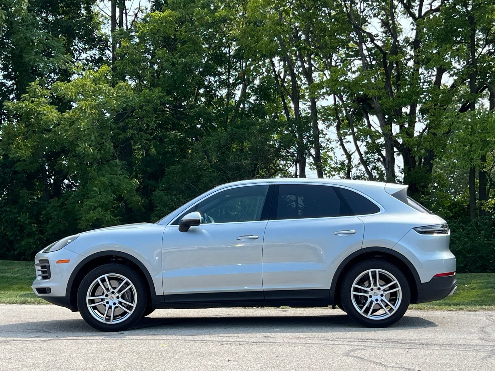 Certified 2023 Porsche Cayenne AWD/4WD image 2