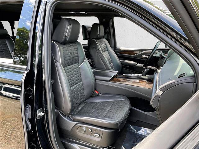 Used 2023 Cadillac Escalade ESV Sport Platinum w/ LPO, ONYX Package AWD/4WD image 9