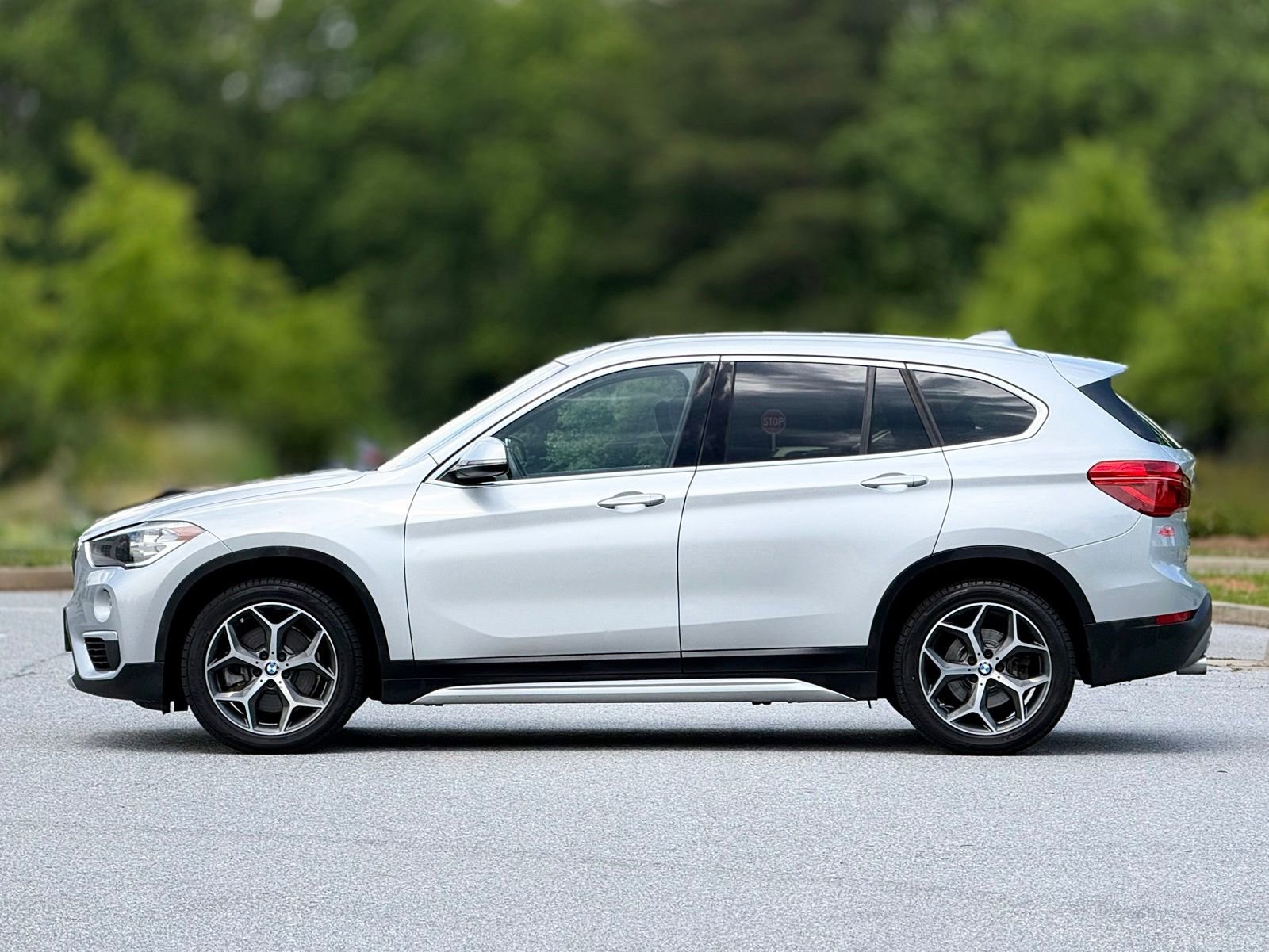 Used 2018 BMW X1 xDrive28i w/ Convenience Package AWD/4WD image 9