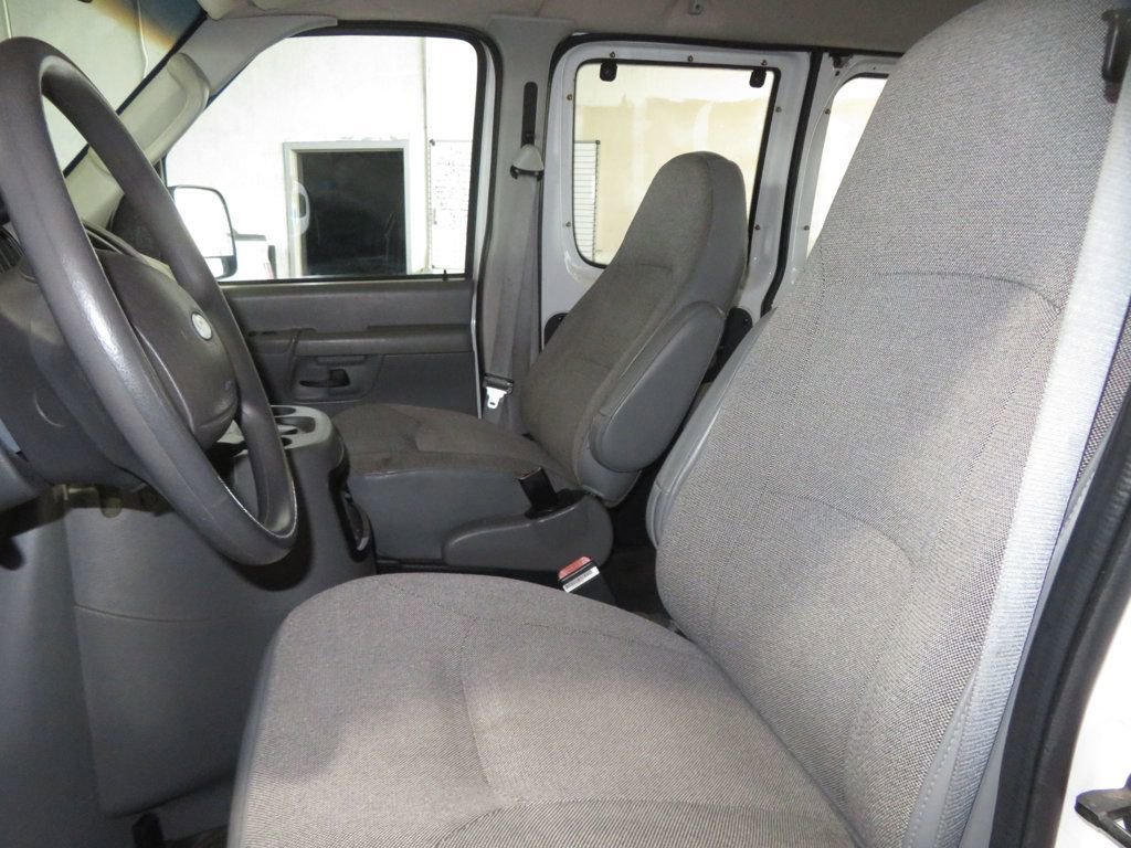 Used 2003 Ford E-350 and Econoline 350 Super Duty Wagon image 20