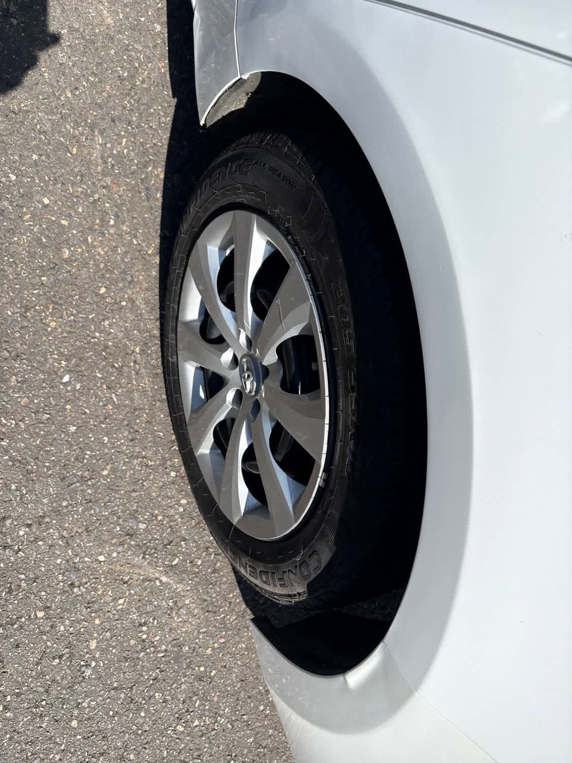 Used 2022 Toyota Corolla LE FWD image 3