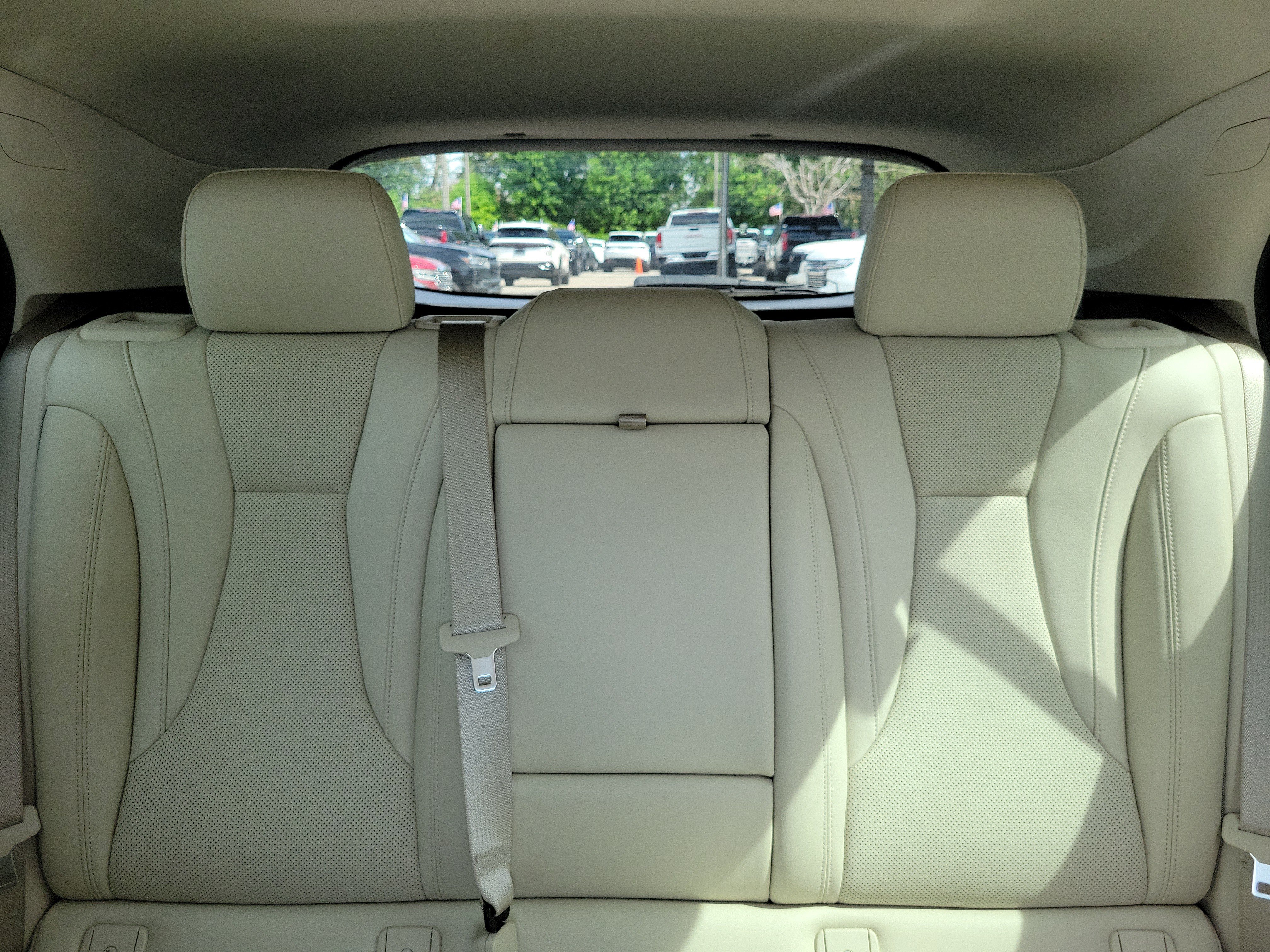 Used 2022 Buick Envision Essence w/ Safety Package FWD image 16
