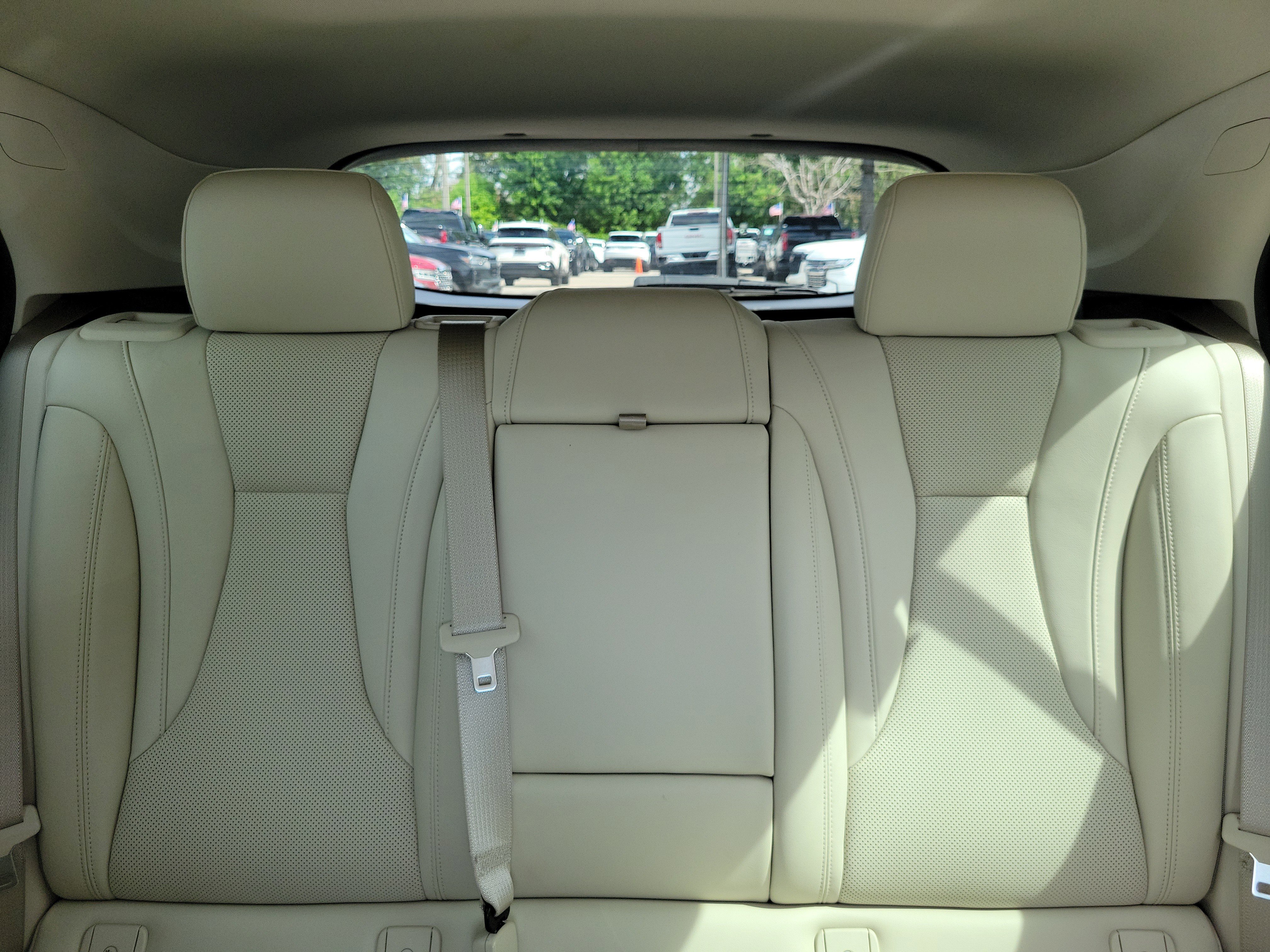 Used 2022 Buick Envision Essence w/ Safety Package FWD image 16