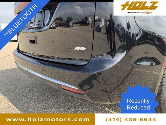 Used 2024 Chrysler Pacifica Touring-L image 4