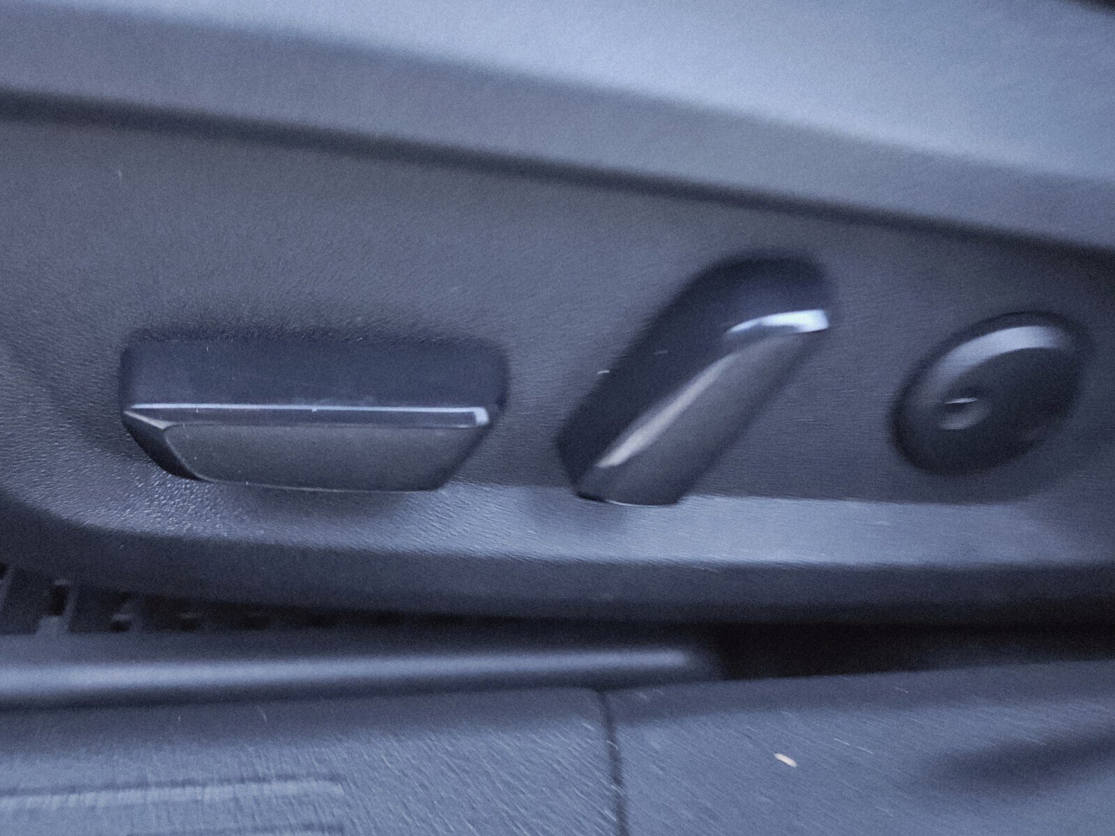 Used 2023 Nissan Rogue SV image 11