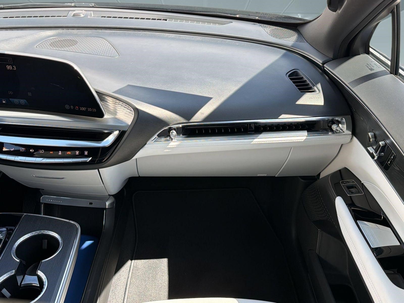 Used 2024 Cadillac Lyriq Luxury RWD image 29