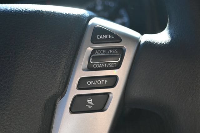 Used 2024 Nissan Titan SV AWD/4WD image 32