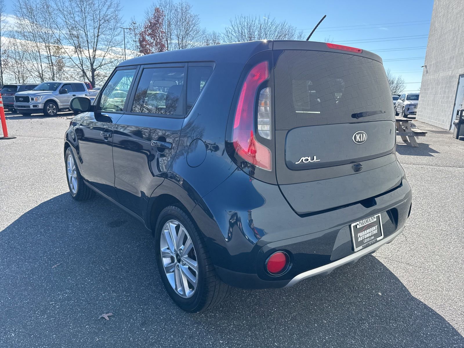 Used 2017 Kia Soul + image 6
