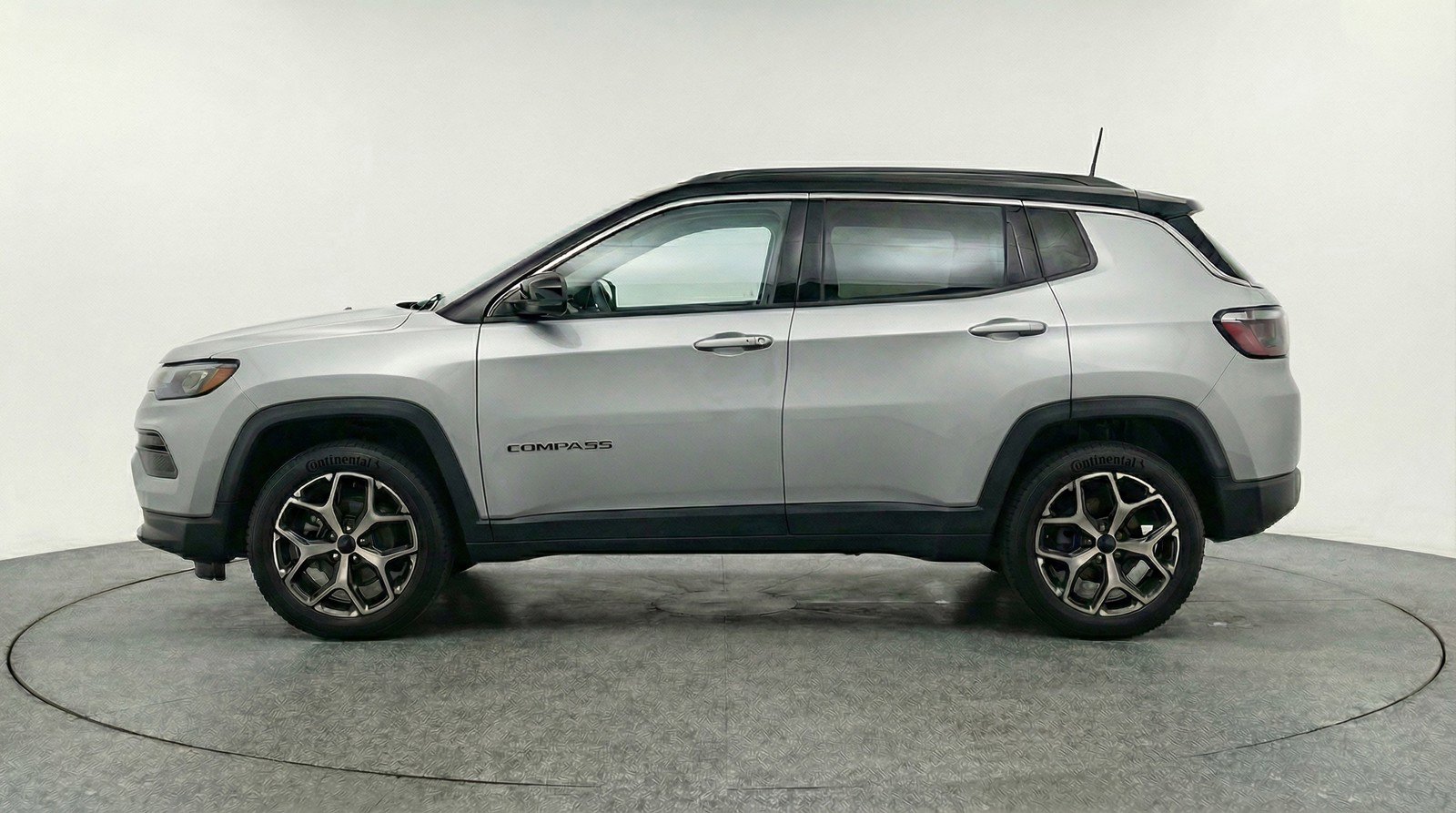 Used 2025 Jeep Compass Limited image 5