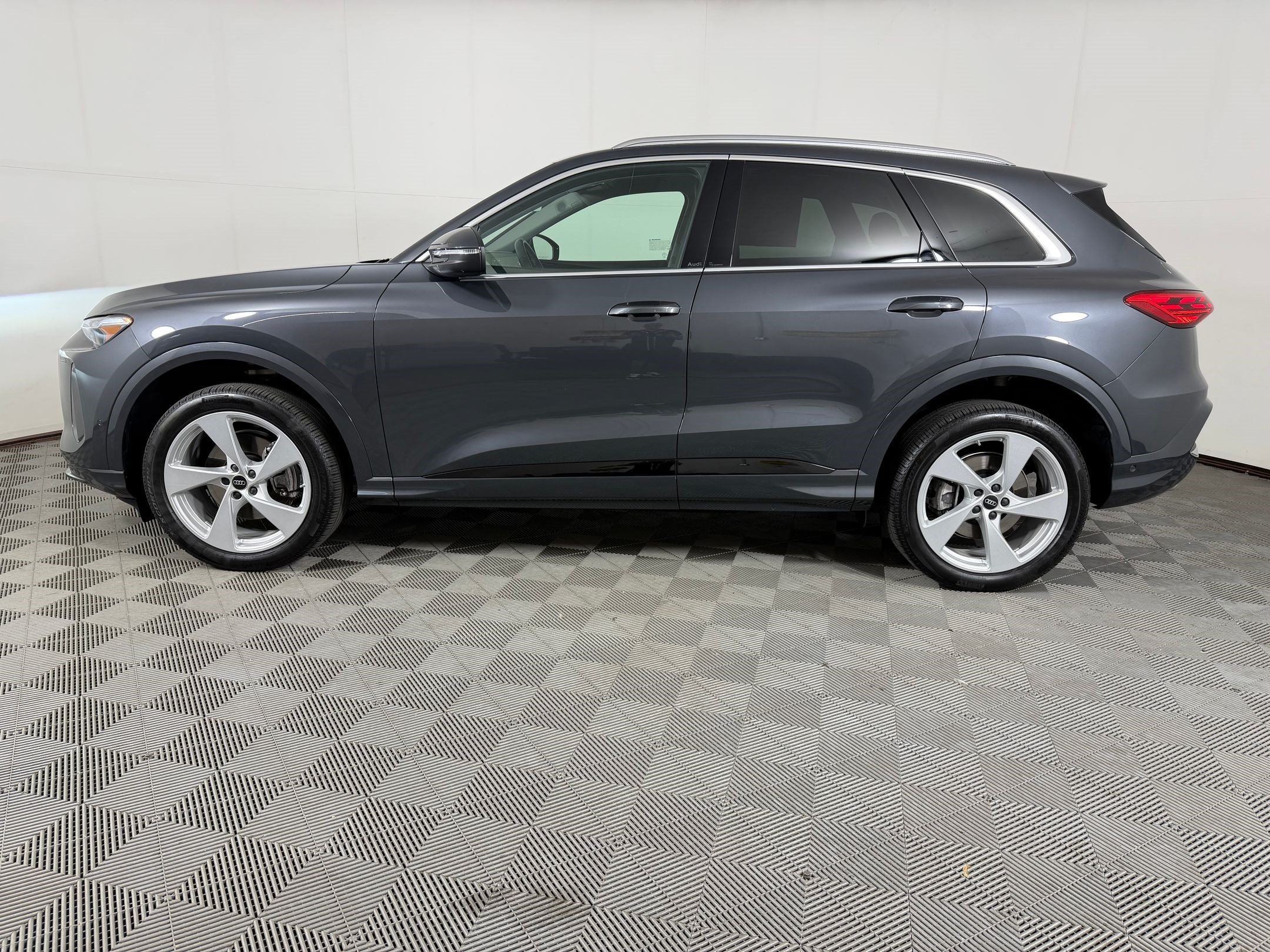 Certified 2025 Audi Q5 Premium w/ Premium Plus AWD/4WD image 2